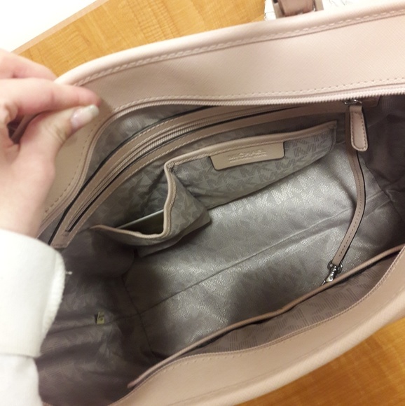 SOLD Michael Kors Jetset Tote - Picture 3 of 4